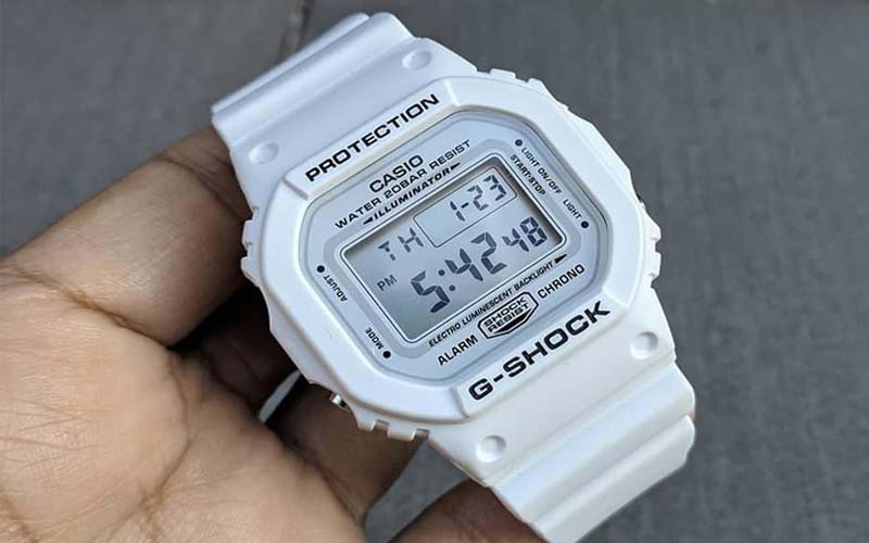 dong-ho-g-shock-dw-5600mw-trang-gia-re