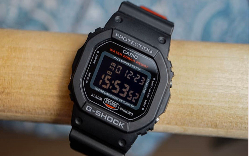 dong-ho-g-shock-nam-dw-5600hr-mau-den-chinh-hang-gia-re-tai-an-giang